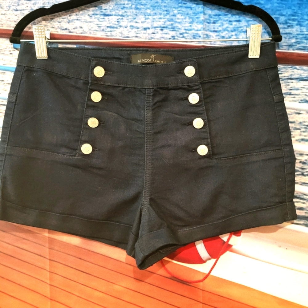 NWOT "ALMOST FAMOUS" SUMMER NAUTICAL SHORTS..JUNIOR SZ 11. NEVER WORN !!